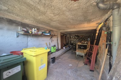 Authentisches istrisches Steinhaus mit großem Grundstück in der Nähe von Poreč!