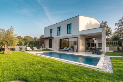 Moderne Villa mit Pool bei Poreč und Vrsar – 4 km vom Meer!