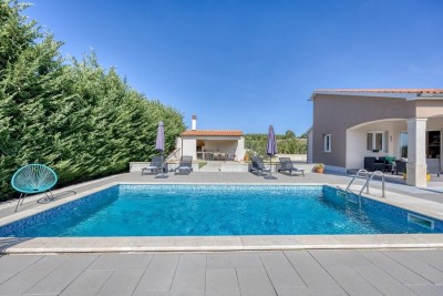 Poreč, dintorni, Casa indipendente con piscina in posizione tranquilla