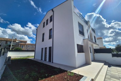 Poreč, okolica, Dvojna moderna kuća s pogledom na more