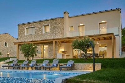 Motovun, okolica, Prekrasna Villa s 5 spavaćih soba, bazenom i pogledom na Motovun