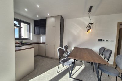 Poreč, okolica, Mieszkanie na 1. piętrze z trzema sypialniami i widokiem na morze, 4 km od morza