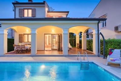 Poreč, okolica, Kuća s bazenom i pogledom na more, 7 km od mora