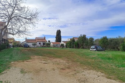 Poreč, Građevinsko zemljište na atraktivnoj lokaciji, 1,5 km od mora