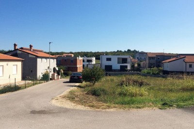 Poreč, działka budowlana pod budowę podwójnego obiektu 2 km od morza
