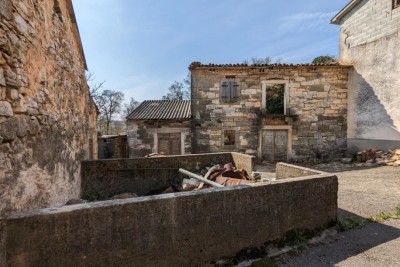 Poreč, Karojba, okolica, 3 objekta za renovaciju s okućnicom, 25 km od mora