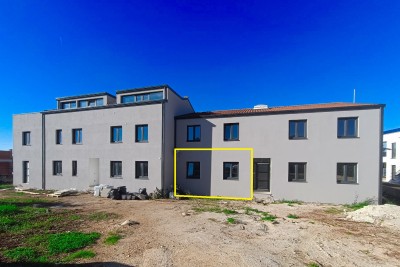 Poreč, Umgebung, Erdgeschosswohnung mit zwei Schlafzimmern und Garten