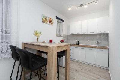 Poreč, okolica, Stan razdeljen na dve stanovanjski enoti, 8 km od morja