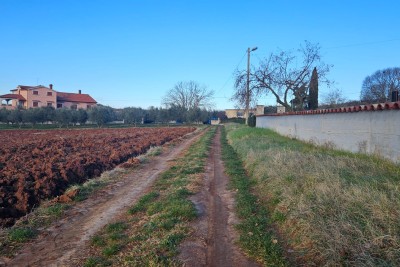 Poreč, okolica, Građevinsko zemljište na mirnoj lokaciji, 8 km od mora