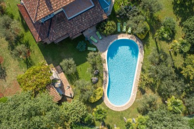 Poreč, uža okolica, Klasična luksuzna vila na odličnoj lpokaciji, 1 km od mora