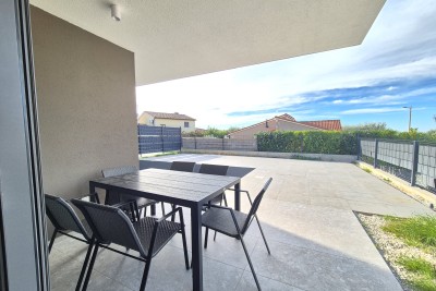 Poreč, Surroundings, Ground Floor Apartment with Garden and Pool, 4 km from the Sea