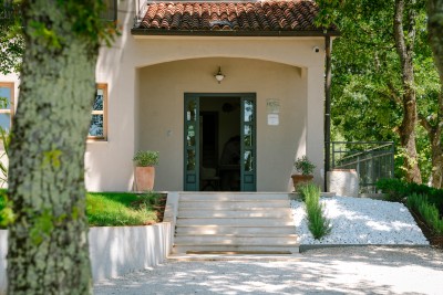 Poreč, okolí, butikový hotel s restaurací a službami