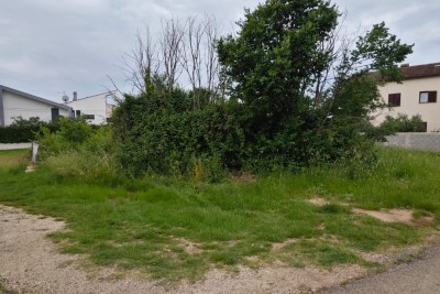 Poreč, okolica, Građevinsko zemljište na odličnoj lokaciji, 3 km od mora