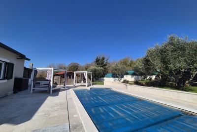 Poreč, Sv. Lovreč, okolica, Prizmena kuća s bazenom i garažom, 24 km od mora