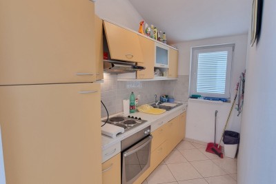 Poreč, Surroundings, Apartment on the Second Floor with a Gallery and Sea View, 2 km from the Sea