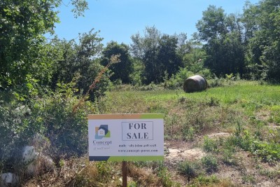 Poreč, Baderna - EKSKLUZIVA AGENCE - Stavební pozemek s nezastavitelným, 20 km od moře