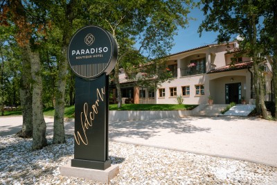 Poreč, okolica, Boutique hotel s restoranom i sadržajem