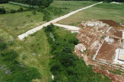 Poreč, okolica, Građevinsko zemljište na mirnoj lokaciji, 10 km od mora