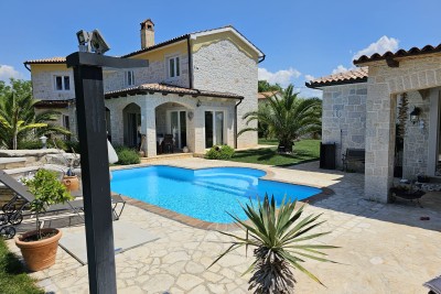 Poreč, okolica, Kamena hiša s bazenom in pogledom na morje, 10 km od morja