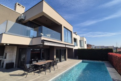 Poreč, Luksuzna vila na ekskluzivnoj lokaciji, 500 m od mora