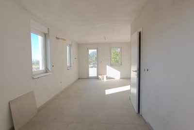 Poreč, okolica, Dvoetažni stan z dvema spalnicama in vrtom