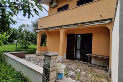 Poreč, okolica, Dvojna obiteljska kuća s okućnicom, 2 km od mora