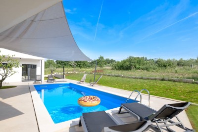 Rovinj, okolica, Samostojeća prizemna hiša z bazenom na mirni lokaciji