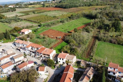 Poreč, dintorni, Terreno edificabile di 1100 m2 con terreno non edificabile