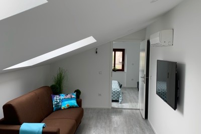 Poreč, centrum, Luksusowe mieszkanie na 2. piętrze w staromiejskiej części, 40 m od morza