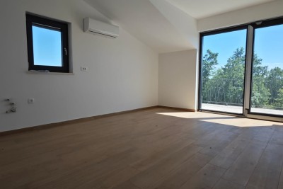 Poreč, okolica, Stan na 2. nadstropju novogradnje, 11 km od morja