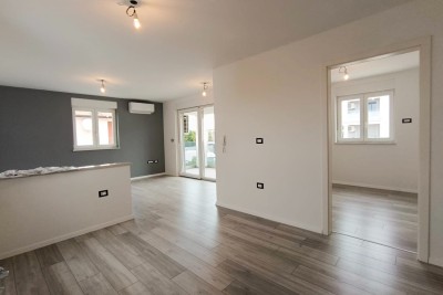 Poreč, okolica, Stan na 1. nadstropju s 2 spalnici, 7 km od morja