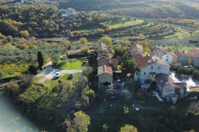 Buje, okolica, Prekrasna stancija za renovaciju, PRILIKA za investitore