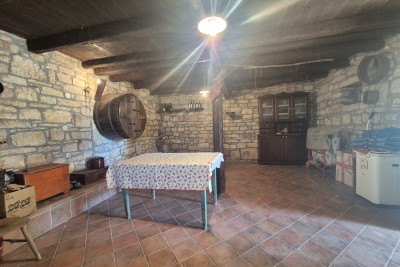 Authentisches istrisches Steinhaus mit großem Grundstück in der Nähe von Poreč!