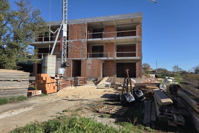 Poreč, okolica, Stan na 1. katu zgrade s liftom i pogledom na more, 7 km od mora