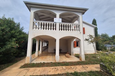 Poreč, Mali Maj - EKSKLUZIVA AGENCJI - Duży dom wolnostojący dla rodziny, 200 m od morza