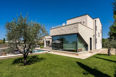 Moderní vila v Poreči s výhledem na moře!