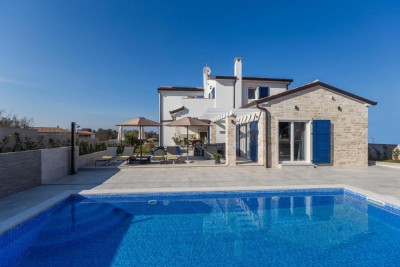 Poreč, dintorni, Incantevole villa con piscina in posizione tranquilla, 3 km dal mare