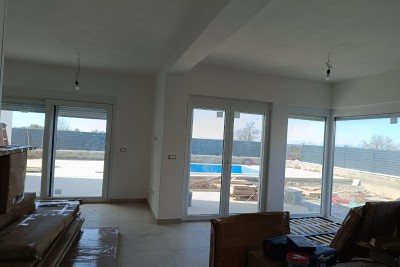 Umag, area, Casa bifamiliare con piscina e vista aperta sul mare a 2 km dal mare