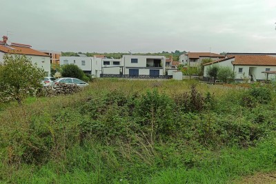 Poreč, działka budowlana pod budowę podwójnego obiektu 2 km od morza