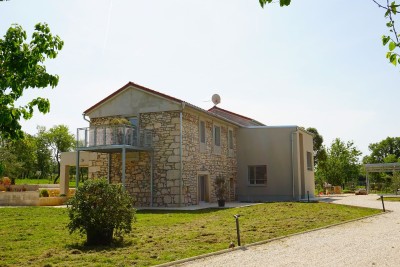 Poreč, okolica, Renovirana kamena vila s bazenom i velikom okućnicom, 12 km od mora