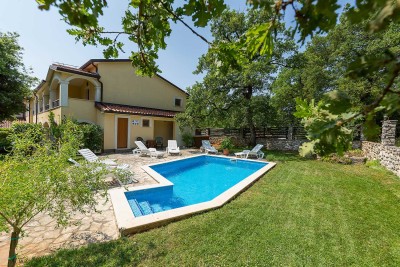 Novigrad, okolica, Pansion s 9 soba, restoranom, velikim stanom i bazenom, 5 km od mora