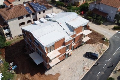 Poreč, Vrsar, okolica, Luksuzni stan u prizemlju s vrtom, 500 m od mora