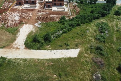 Poreč, okolica, Građevinsko zemljište na mirnoj lokaciji, 10 km od mora