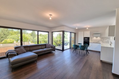 Poreč, širi centar, Luksuzan stan na 1. katu, 150 m od mora