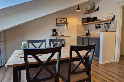 Poreč, Stadtzentrum / TOP-Lage – Wunderschöne, komplett renovierte Wohnung!