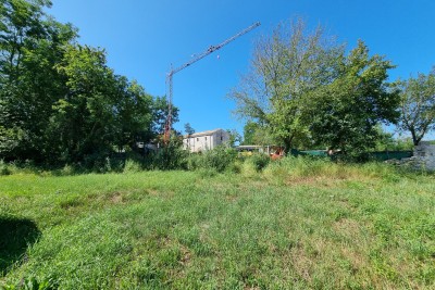 Poreč, Baderna - EKSKLUZIVA AGENCE - Stavební pozemek s nezastavitelným, 20 km od moře