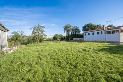 Poreč, okolica, Građevinsko zemljište na mirnoj lokaciji, 14 km od mora