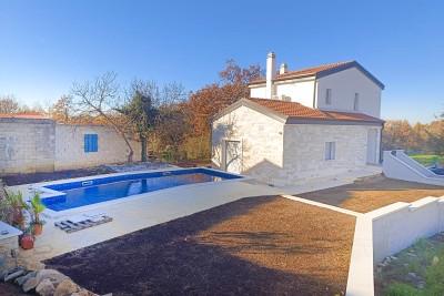 Poreč, dintorni, Casa con tre camere da letto e piscina in posizione tranquilla a 11 km dal mare