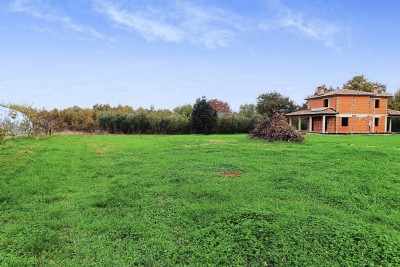 Poreč, okolí - Stavební pozemek na okraji stavební zóny s výhledem na moře