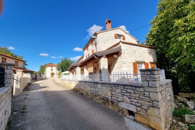 Poreč, Tar - ESCLUSIVA DELL'AGENZIA- Due case in pietra a 3 km dal mare
